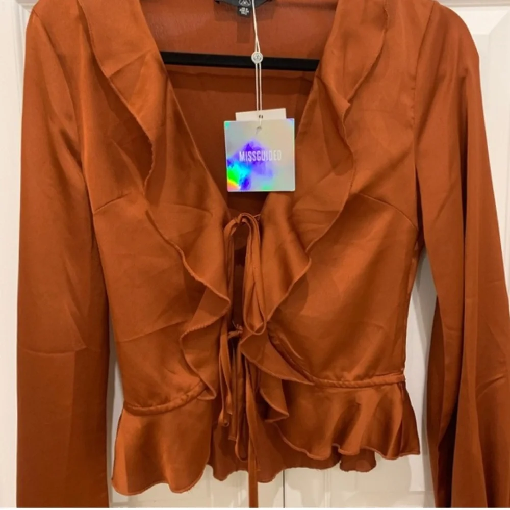Missguided Rust Ruffle Front Top - Picture 4 of 4